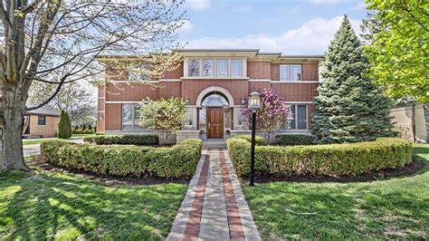 6952 N Karlov Ave Lincolnwood Il 60712 Mls 11763846 Redfin