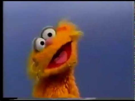 Elmo and i are playing a game. Elmo Play Zoe Says - Elmo And Zoe Pretend Youtube : No ...