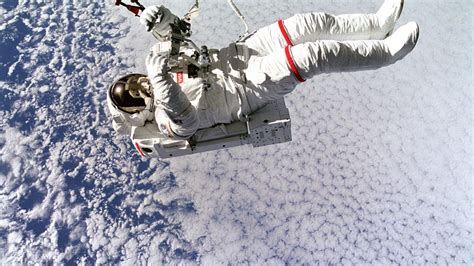 Nasa 60 Anos Confira 11 Imagens Incríveis De Astronautas No Espaço