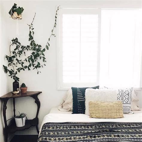 Make your bed look extra inviting. Modern Boho bedroom inspo // mudcloth pillow by the dotted ...