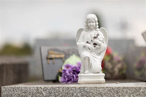 Angel Sculptures On Gravestone In The Cemetery Stock Image Image Of