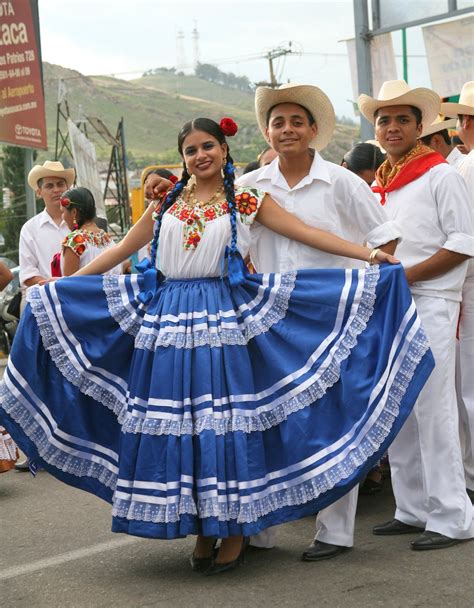 Pin De Hydrangea En Mexican Clothing Vestidos Tipicos De Mexico