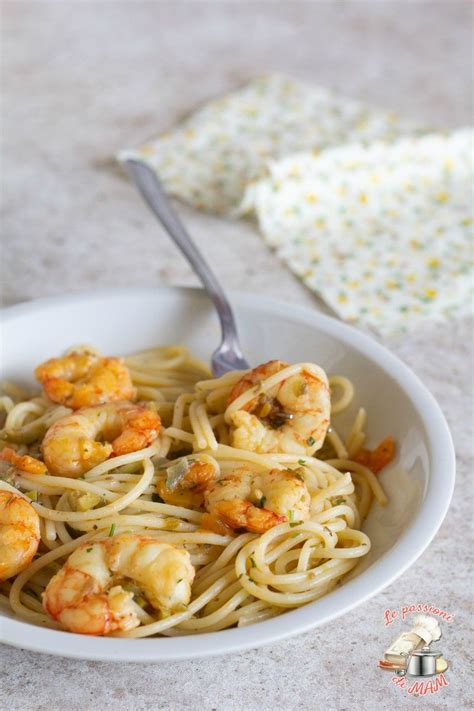 Prendi un cucchiaino di capperi, lavali bene eliminando il sugo capperi e olive può essere anche utilizzato con una variante che richiede del tonno sott'olio. Pasta con gamberi olive e capperi nel 2020 | Ricette, Cibo ...