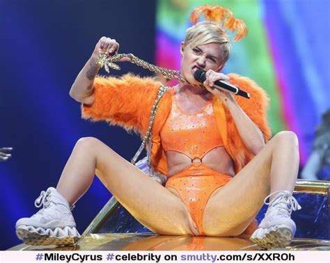 Miley Cyrus Wardrobe Malfunction Nude