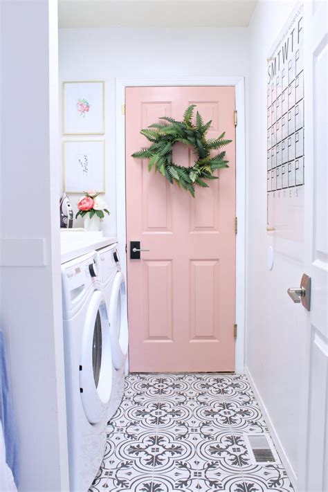 10 Ideas For Laundry Room Wall Decor