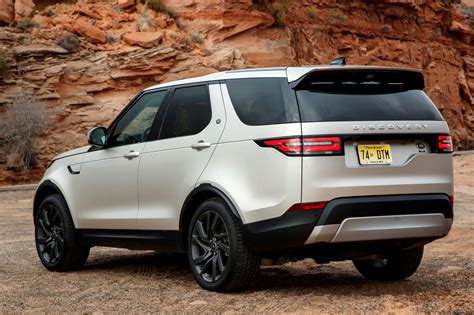 Land Rover Discovery Suv 2017 Photos Parkers