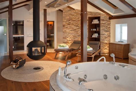 Sauna im spa, sauna mit steinwand, mini sauna eine sauna in den eigenen vier wänden ist erholung pur. Privater wellnessbereich im dachgeschoss stonewater ...