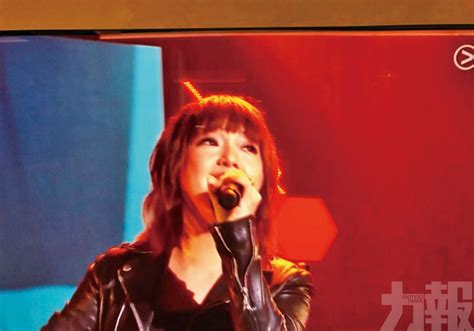 Lyrics for i'll never fall in love again by 黎明, 應昌佑, 衛蘭, 衛詩, 王歌慧 & 杜汶澤. 讚後輩點知擺烏龍 譚詠麟搞錯衛詩當衛蘭 - 澳門力報官網