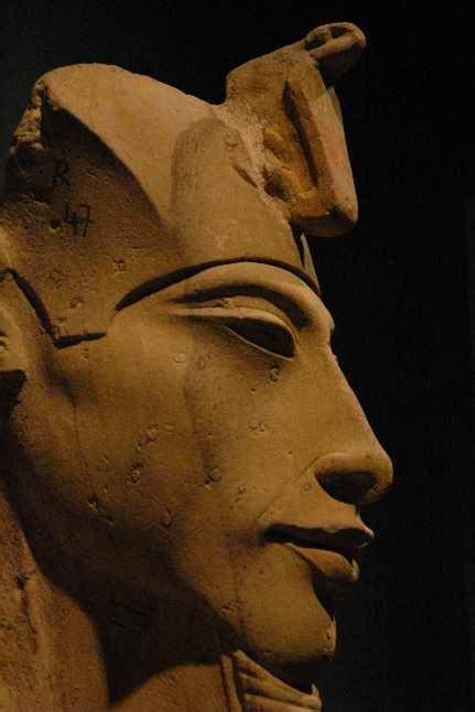 Aquenáton (akhenaton), seu nome possui diferentes possíveis significados tais eles eram: LA "TESTA" DI AKHENATON - IDEA DI MUSEALIZZAZIONE ...