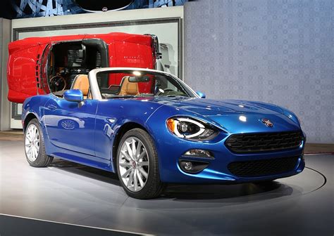 This italian convertible is perfect for your lifestyle. Fiat 124 Spider (2016) - Wikipedia, la enciclopedia libre