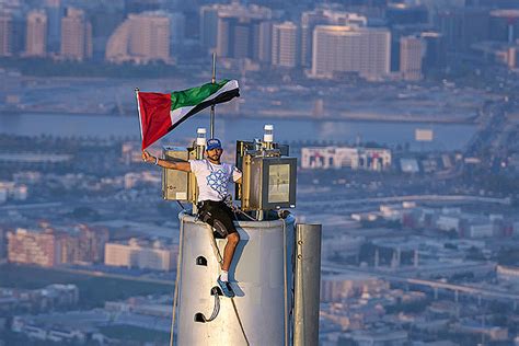 Watch Sheikh Hamdan Scale The Burj Khalifa Again Gulftoday