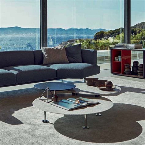 Knoll presents grasshopper, a collection of tables designed by piero lissoni, a perfect combination of pure geometry and synthesis of design. Grasshopper Low Coffee Table