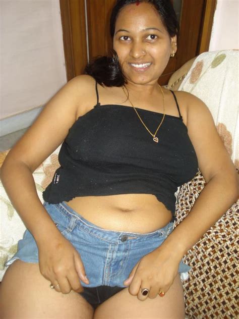 Mallu Aunty Kambi Kadakal Hot Sexy Pics Bolly Pisachi