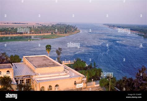 Vista Aérea De Qurna Y La Confluencia De Los Ríos Eufrates Y Tigris