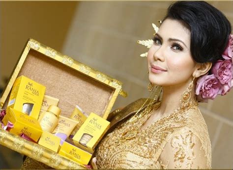 Serum elixir rania gold ini juga banyak diperbincangkan oleh kaum ibu di grup whatsapp yang saya ikuti. Me.and.my.new.life: Special Entry : Safi Rania Gold