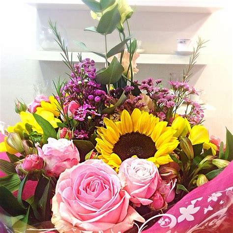 Premium flowers out of your budget? Happy 21st birthday flowers!! #birthday #flowers | Flowers ...