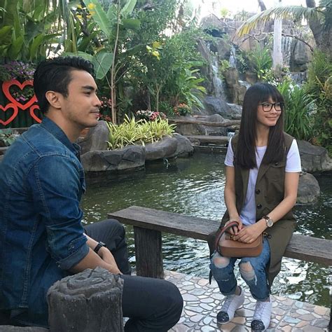 Pada masa sama, syazlin sering tidak bernasib baik dalam hubungan cinta. Drama Urusan Hati Cik Drama Queen