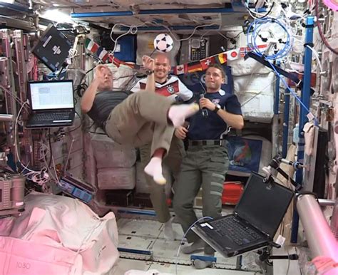Jump to navigation jump to search. Raumstation: Ein Tag im Leben des Astronauten Alexander ...