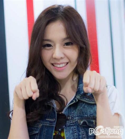 ทำเอาอึ้งกันไปเลย เมื่อนางเอกสาว ไอซ์ ปรีชญา พงษ์ธนานิกร รับคำท้าชาเลนจ์เปลี่ยนชีวิตใหม่จาก ครูเงาะ รสสุคนธ์ กองเกตุ แอ็คติ้งโค้ชสร้าง. ไอซ์ ปรีชญา