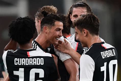 2001hernan crespo lazio argentina 26 2002david trezeguet.juventus prancis 24 dario hubner piacenza italia 2003 christian vieriinter milan italia 24. 5 Penyebab Cristiano Ronaldo Jadi Top Skor Liga Italia ...