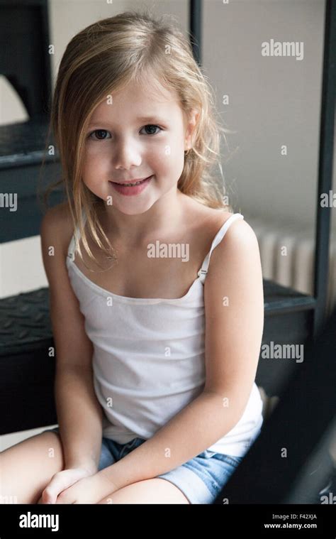 Kleines Mädchen Porträt Stockfotografie Alamy