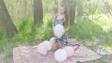 Girl Plays And Explodes Balloons On The Nature Part 1 Sex Beauty With Balloons