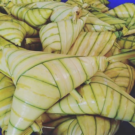 +6019 6972544 atau email kepada ketupatpalasmj@gmail.com atau 'like' ketupat palas, serunding & frozen food mj facebook page. Airtangan Cik Siti: Ketupat Palas Utara