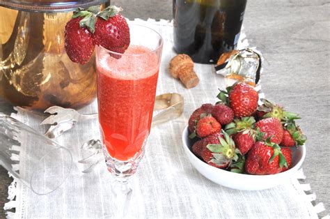 Aggiungi gli altri ingredienti 20 secondi a velocità turbo. Aperitivo fragole e prosecco Bimby TM31 | TM5