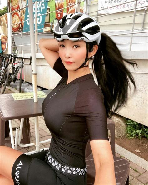 Pin By Thomas Rachuj On Asia Bike Girls In 2021 Bikes Girls Cyclist Style