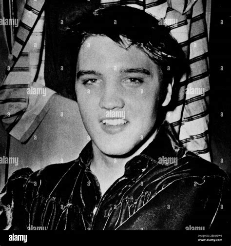 Idole Elvis Presley Banque Dimages Noir Et Blanc Alamy