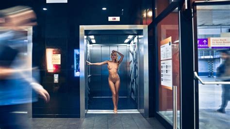 Urban Nude Mutige Aktfotografien Im Kampf Gegen Den Blutkrebs Stern De