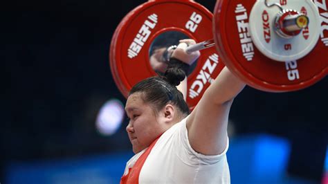 Also learn how she earned most of networth at the age of 20 years old? China's Li Wenwen and Wang Zhouyu crown at IWF World Cup ...