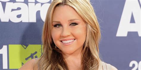 amanda bynes placed on psychiatric hold after roaming streets naked report amanda bynes