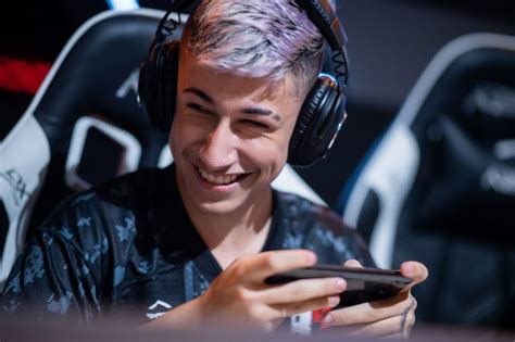 Players can redeem these codes for free diamonds, skins, characters and other rewards. Free Fire: Flamengo negocia com Kauelok e mais - Mais Esports