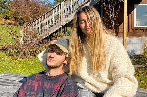 Jeremy zucker, chelsea cutler — emily 03:54. Jeremy Zucker & Chelsea Cutler Release New Song "this is how you fall in love" - pm studio world ...