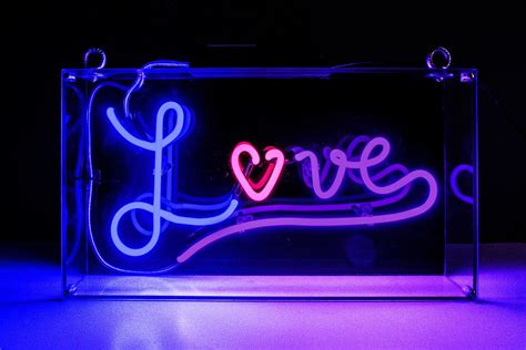Neon Love 1 Kemp London Bespoke Neon Signs And Prop Hire Neon