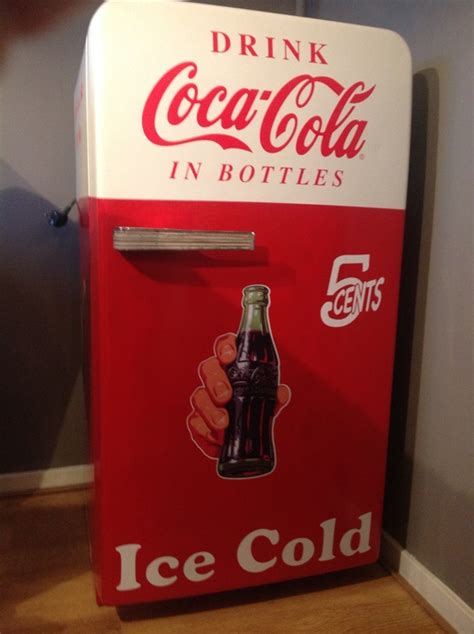 Kuehlschrank.com » marken » coca coca cola, das erfrischende und süße braune getränk, startete seinen siegeszug in den usa und ist. Bosch Coca Cola Kühlschrank - 50er Jahre - Catawiki