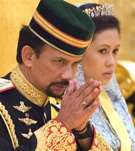 Sultan Hassanal Bolkiah With His Wife Azrinaz Mazhar Hakim In 2006