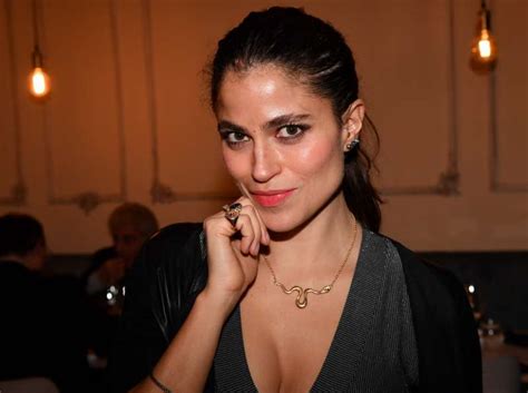Giornalista (@ilfattoquotidianoit) e conduttrice tv @staseraitalia weekend. Veronica gentili (2) - Dago fotogallery
