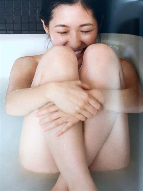 Akb48渡辺麻友が最新写真集で透けパンティの割れ目晒す みんくちゃんねる