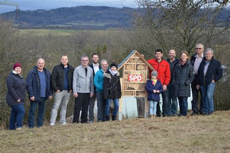 Centro de neunkirchen con casas de madera y el antiguo decanato cerca de la iglesia de st. Wahlkampfauftakt der SPD Neunkirchen am Brand mit ...