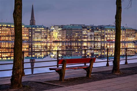 Alster +‎ wasser, after the tributary of the elbe river. Alsterbank vor Alsterwasser Foto & Bild | city, winter ...