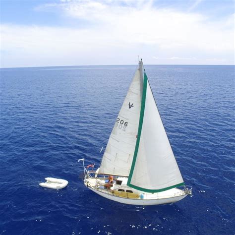 Pearson Vanguard 33 — Sailboat Guide