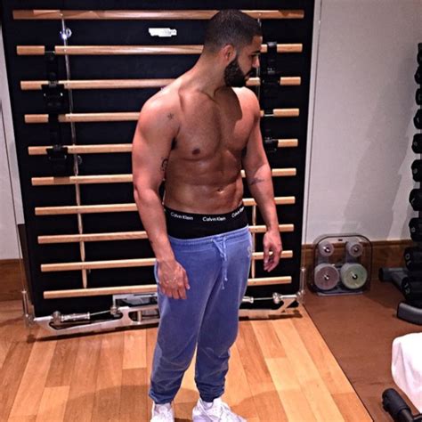 People Are So Thirsty For Shirtless Drake Its Actually Impacting Their