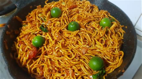 The recipe is simple with a delicious and spicy sauce that has a slight tang which makes this an appetizing dish for lunch or dinner. MAMAK MEE GORENG RECIPE - YouTube