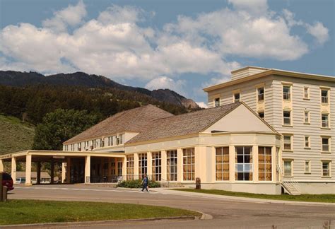 Mammoth Hot Springs Hotel And Cabins Yellowstone National Park