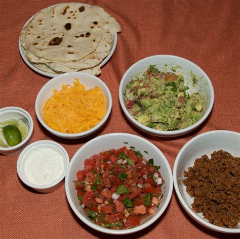 Cocinar espárragos es tarea simple, la forma más común de cocinarlo es hervirlos para comerlos en ensaladas, con un poquito de aceite y vinagre o mayonesa. como hacer tacos mexicanos faciles