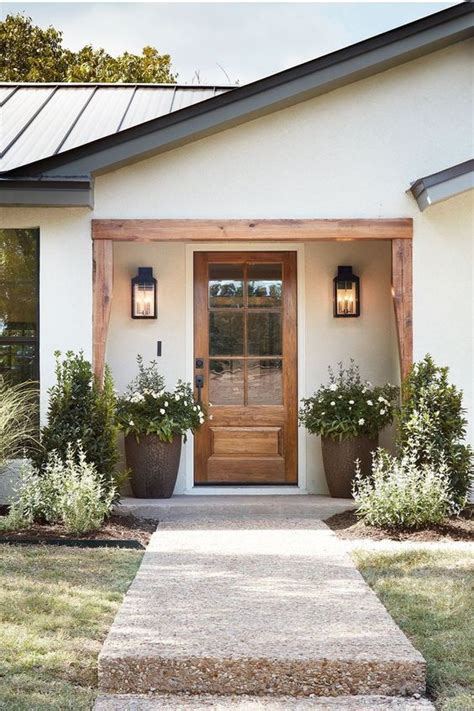 I think people have varying opinions on this, but i believe a farmhouse industrial lighting: Gorgeous Modern Home Exterior Ideas | Modern farmhouse ...