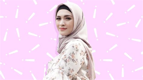 Gaya Foto Artis Berhijab Wanita Cewek Hijab Berpakaian Tapi