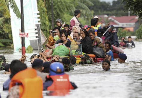 Death Toll From Indonesian Floods Landslides Climbs To 59